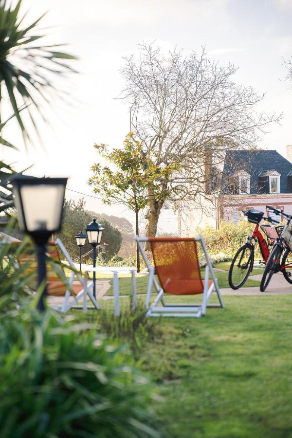 Hotel Les Agapanthes Ploubazlanec Buitenkant foto