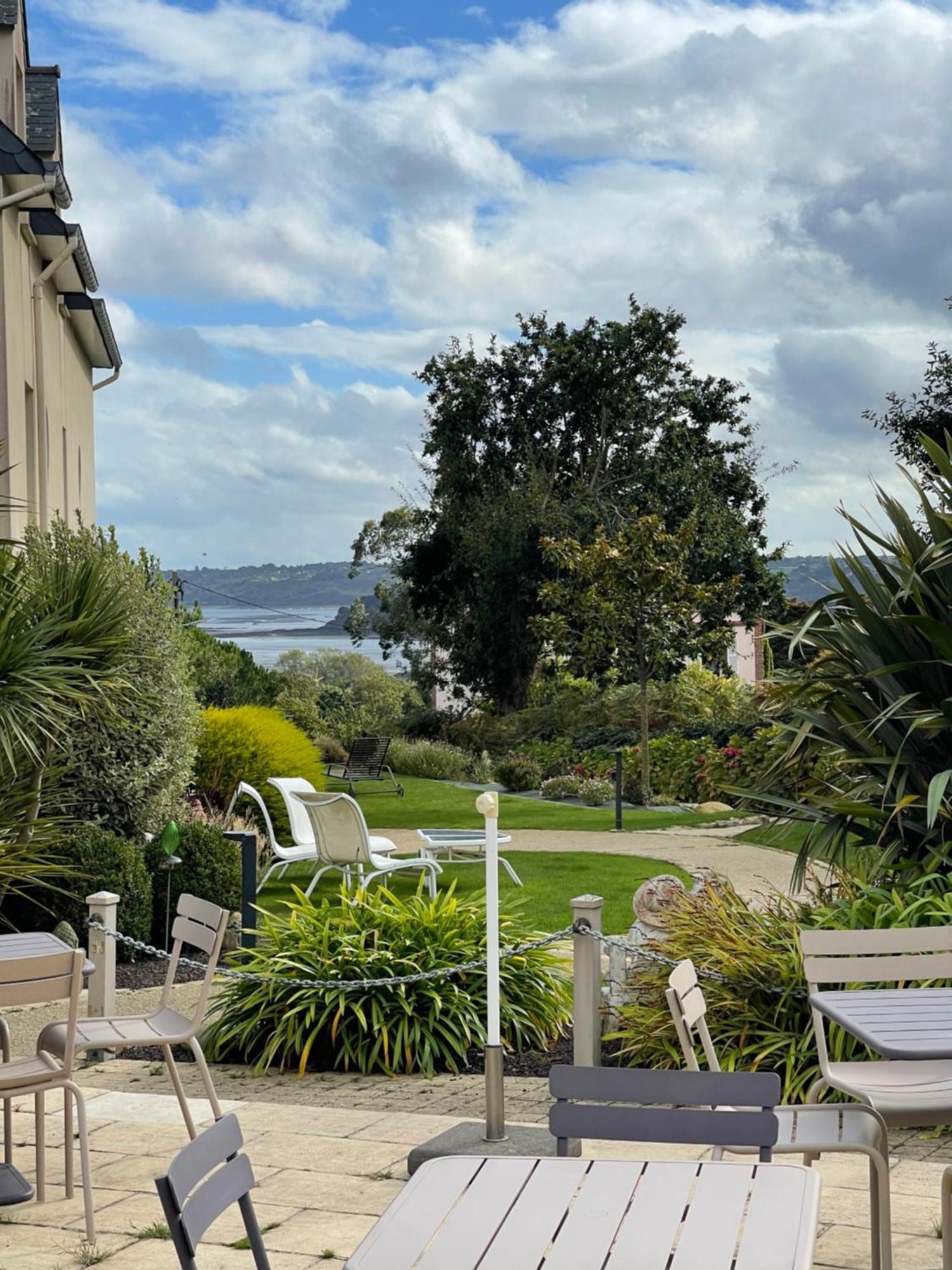 Hotel Les Agapanthes Ploubazlanec Buitenkant foto