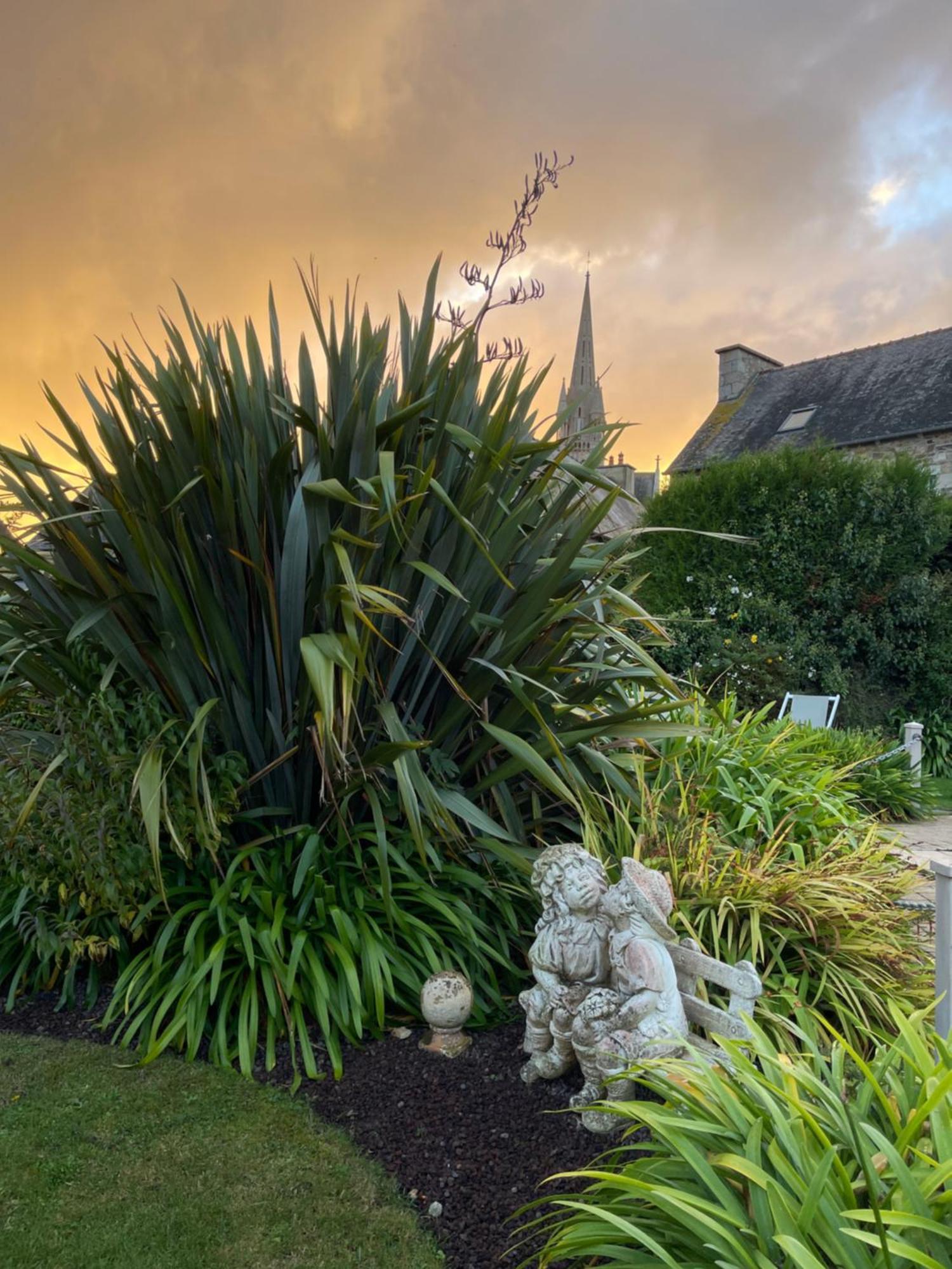 Hotel Les Agapanthes Ploubazlanec Buitenkant foto