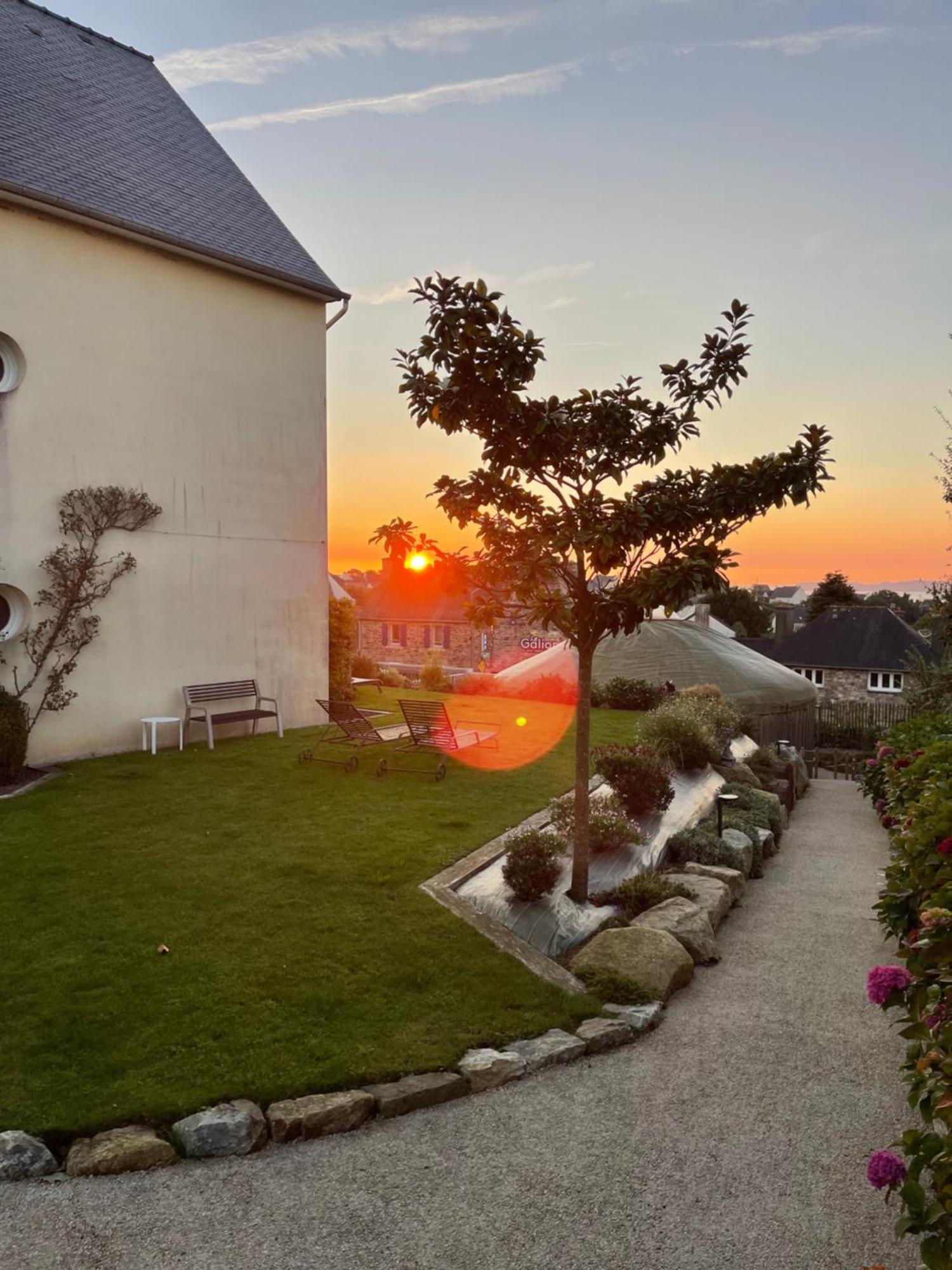 Hotel Les Agapanthes Ploubazlanec Buitenkant foto